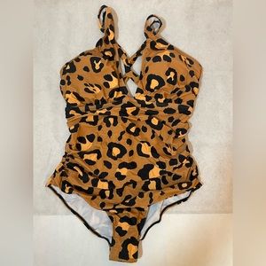 Bucota Women’s One Piece Swimsuit, Leopard Size XL